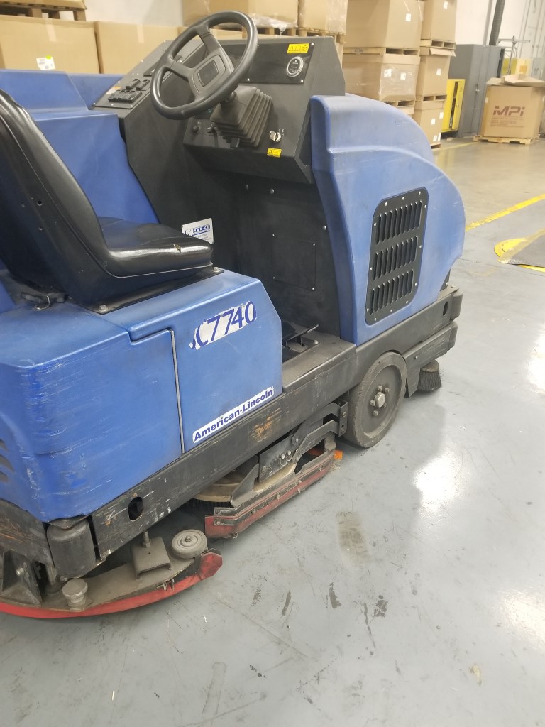 American - Lincoln 7740 Floor Sweeper Scrubber, Machine ID: 7707